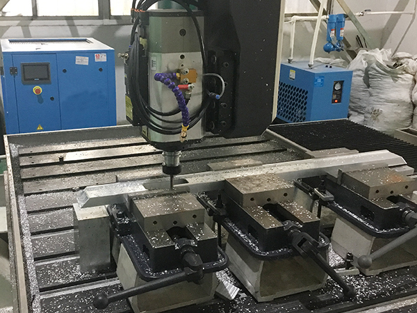 五軸加工中心指的是哪五個(gè)軸？-科鼎數(shù)控