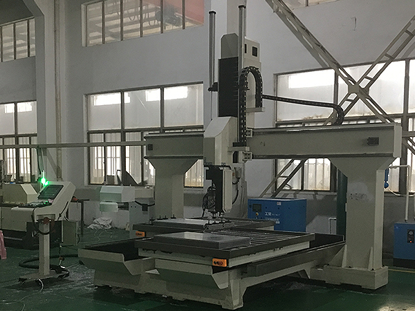 龍門(mén)加工中心采購(gòu)的時(shí)候需要注意什么？